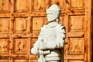 en medeltida soldat skulptur foto