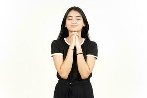 hopfällbar hand stängd öga och bön- av skön asiatisk kvinna isolerat på vit bakgrund foto