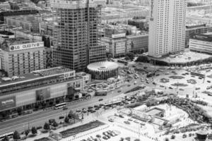 landskap av de stad av Warszawa från de vantage punkt i de palats av kultur på en värma sommar solig dag foto