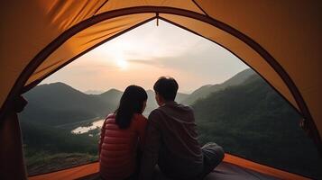 man och ungdomlig kvinna par uppskatta i de tält på de camping punkt med morgon- till Start med ljus ser. kreativ resurs, ai genererad foto