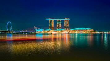 singapore - 26.12.2565 panorama av marina bukt sandstrand hotell på natt i singapore foto