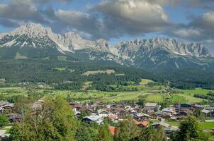 se från ellmau till kaisergebirge berg, tirol, Österrike foto