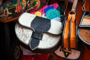 colombianska traditionell läder ryggsäck från de antioquia område kallad carriel foto