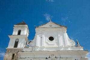 de historisk katedral basilika av de obefläckad uppfattning byggd mellan 1797 och 1837 i de skön stad av santa fe de antioquia i colombia foto