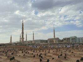 medina, saudi Arabien, april 2023 - interiör se av jannat al-baqi historisk kyrkogård av madinah. detta kyrkogård är belägen nära masjid al-nabawi i madinah. foto