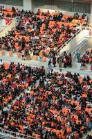 folkmassor på grupp av fläktar på de stadion jakarta internationell stadion. jakarta, Indonesien, augusti 1, 2022 foto