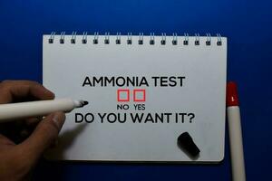ammoniak testa, do du vilja den ja eller Nej. på kontor skrivbord bakgrund foto