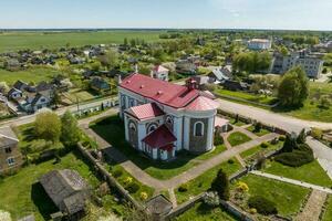 antenn se på barock eller gotik tempel eller katolik kyrka i landsbygden foto