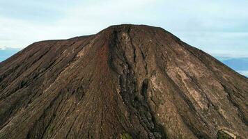 antenn se av montera slamet eller gunung slamet är ett aktiva stratovulkan i de purbalingga regentskap. central java, Indonesien. december 13, 2022 foto