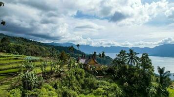 antenn se av panorama av maninjau sjö väst sumatra, danau maninjau. sumatra, Indonesien, januari 24, 2023 foto