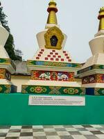 ipoh, malaysia i november 2019. stupa på dudjom ny skatt buddist samhälle, ipoh, perak, malaysia som var byggd i 1993 foto