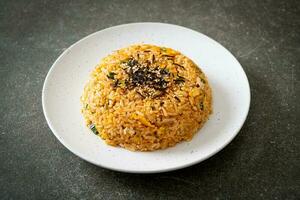 stekt ris med ägg i koreansk stil foto