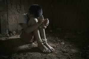 sluta missbruka pojke våld , mänsklig människohandel, mänsklig rättigheter dag begrepp. foto