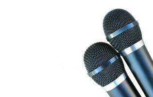 två mikrofoner för karaoke. trådlös, metall. foto