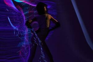 positiv ung kvinna neon rader ljus Framställ studio modell oförändrad foto