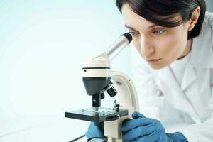mikroskop forskning bioteknik medicin vetenskap foto