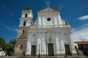 de historisk katedral basilika av de obefläckad uppfattning byggd mellan 1797 och 1837 i de skön stad av santa fe de antioquia i colombia foto