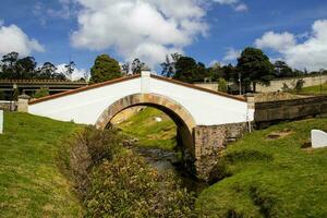 de känd historisk bro av boyaca i colombia. de colombianska oberoende slåss av boyaca tog plats här på augusti 7, 1819. foto