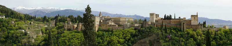 panorama- se av alhambra fästning i granada, andalusien, Spanien foto