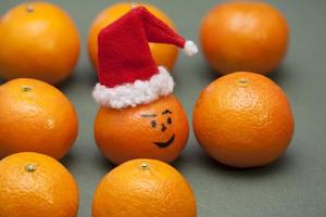 mandarin i santa hatt foto