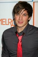 matt lanter anländer på melrose plats premiär fest på melrose plats i los angeles ca på augusti 22 2009 2009 kathy hutchins hutchins Foto