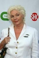 fionnula flanagan anländer på de cbs tca sommar 08 fest på boulevard 3 i los angeles ca på juli 18 2008 2008 kathy hutchins hutchins Foto