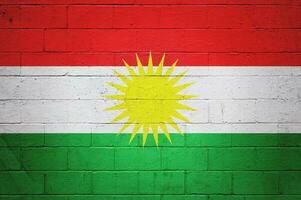 flagga av kurdistan målad på en vägg foto