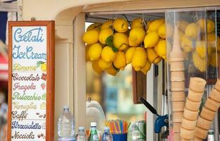 citron- is grädde kiosk i capri foto