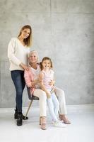 tre generationer av kvinnor
