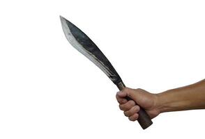 närbild hand håll årgång kniv på vit bakgrund. begrepp , verktyg eller Utrustning i kök, använda sig av för hacka, skärande när matlagning eller Övrig syften som vapen, jakt. knivar i lokal- thailand foto