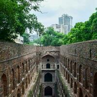 agrasen ki baoli - steg väl belägen i de mitten av connaught placerad ny delhi Indien, gammal gammal arkeologi konstruktion foto