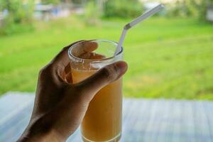 traditionell dryck av indonesien jamu beras kencur iskall, färsk och gott. de Foto är lämplig till använda sig av för dryck bakgrund, meny affisch och innehåll media.