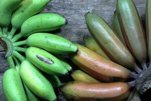 grön bebis banan. friska frukt foto