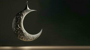 3d framställa av silver- utsökt halvmåne måne hänga på svart bakgrund. islamic religiös begrepp. foto