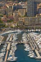 utsikt över hamnbåtar och bostadsområden i Monte Carlo Monaco
