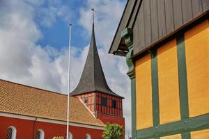 utsikt över svaneke kyrka på ön bornholm i danmark