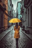 gul paraply i hand av kvinna gående på en färglös gata. ai generativ foto