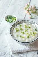 skål av congee - asiatisk ris gröt foto