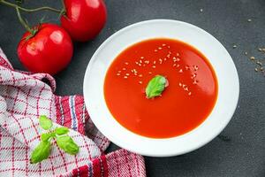 gazpacho tomat soppa först kurs friska måltid mat mellanmål på de tabell kopia Plats mat bakgrund rustik topp se keto eller paleo diet veggie vegan eller vegetarian mat foto