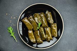 dolma vindruvor löv kött fyllning friska måltid mat mellanmål på de tabell kopia Plats mat bakgrund rustik topp se foto