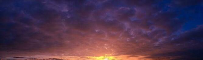 solnedgång himmel landskap blå horisont abstrakt natur skön clouds utomhus- foto