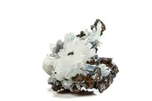 makro mineral sten drusus kvarts med sfalerit i de sten en vit bakgrund foto