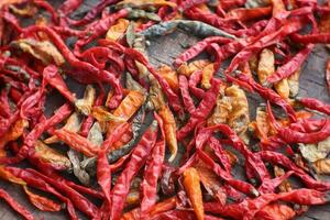torkades röd chilipeppar för varaktighet och är vanligen Begagnade för pulveriserad chili. foto