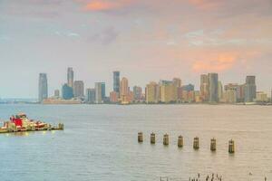 stadsbild av jersey stad horisont från manhattan nyc foto