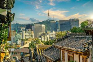 bukchon hanok by med seoul stad horisont, stadsbild av söder korea foto