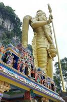 kuala lumpur, malaysia- april 11, 2019 batu grottor tempel, ett av de mest färgrik dekorerad tempel i de anledning. foto