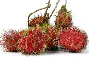 rambutan frukt på vit bakgrund foto