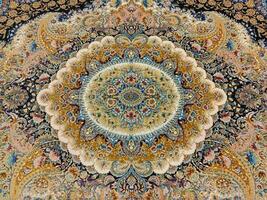 central fragment av skön orientalisk persisk matta med färgrik textur foto