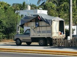 puerto escondido oaxaca mexico 2023 mexikansk leverans plocka upp lastbil bil 4x4 av vägen fordon Mexiko. foto