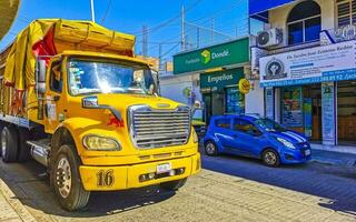 puerto escondido oaxaca mexico 2023 mexikansk lastbil lastbilar frakt transportör leverans bilar puerto escondido Mexiko. foto